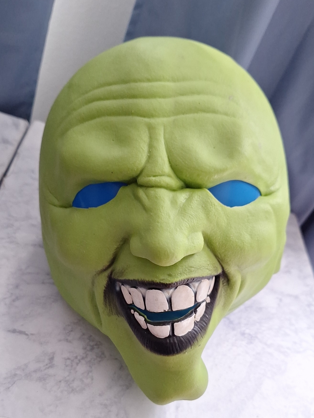 Green Reptile Mask with Blue Eye Accents - Jim CARRY THE MASK MOVIE